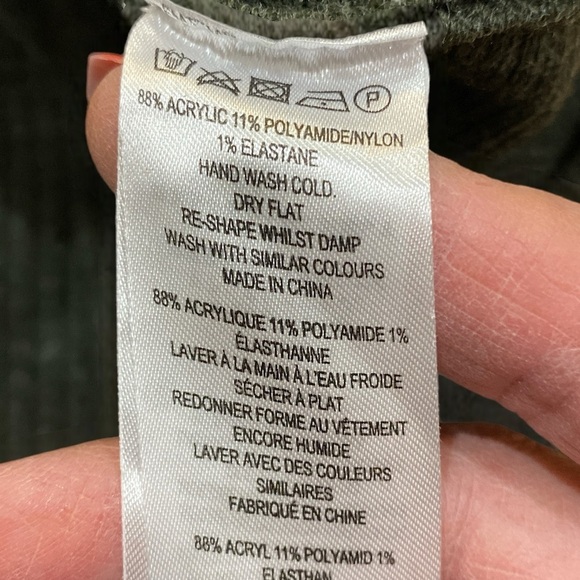 FRENCH CONNECTION SIZE LARGE TURTLENECK - Picture 5 of 9